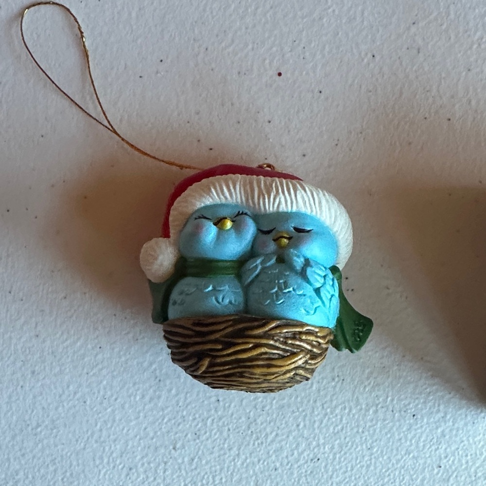 Avon Holiday Nestled Together Keepsake Ornament vintage 1982